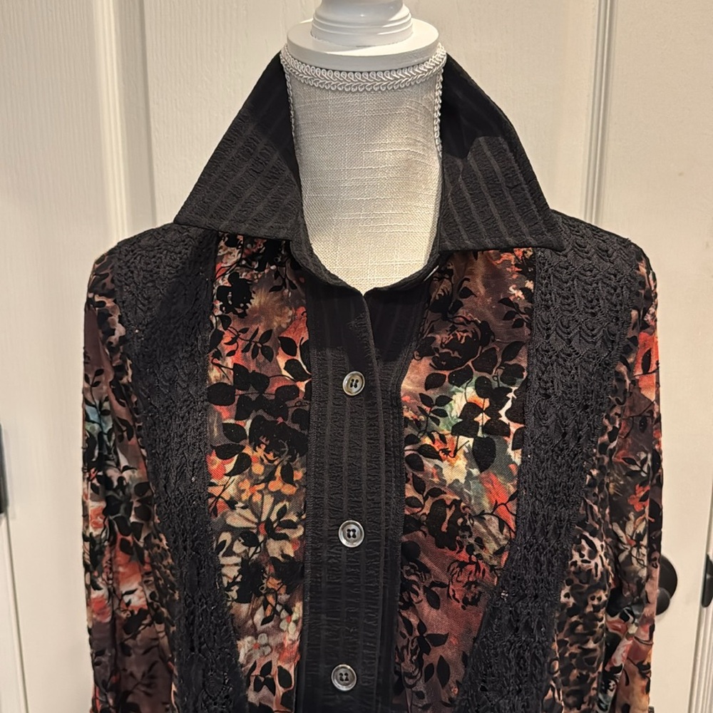 CALESSA Women’s- Sz L - BLACK ASYMMETRICAL BUTTON TOP w/COLLAR-ROLLABLE SLEEVES - Picture 3 of 14